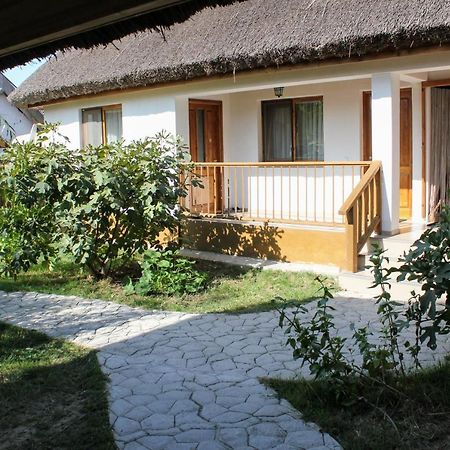 Cerdacul Cu Stuf Hotel Sfântu Gheorghe Buitenkant foto