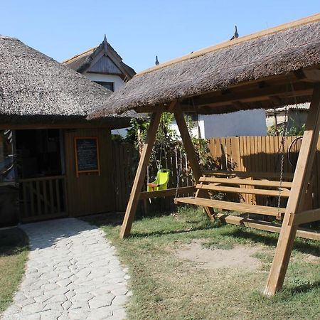 Cerdacul Cu Stuf Hotel Sfântu Gheorghe Buitenkant foto