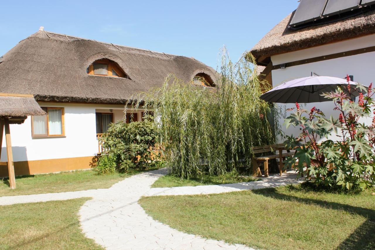 Cerdacul Cu Stuf Hotel Sfântu Gheorghe Buitenkant foto