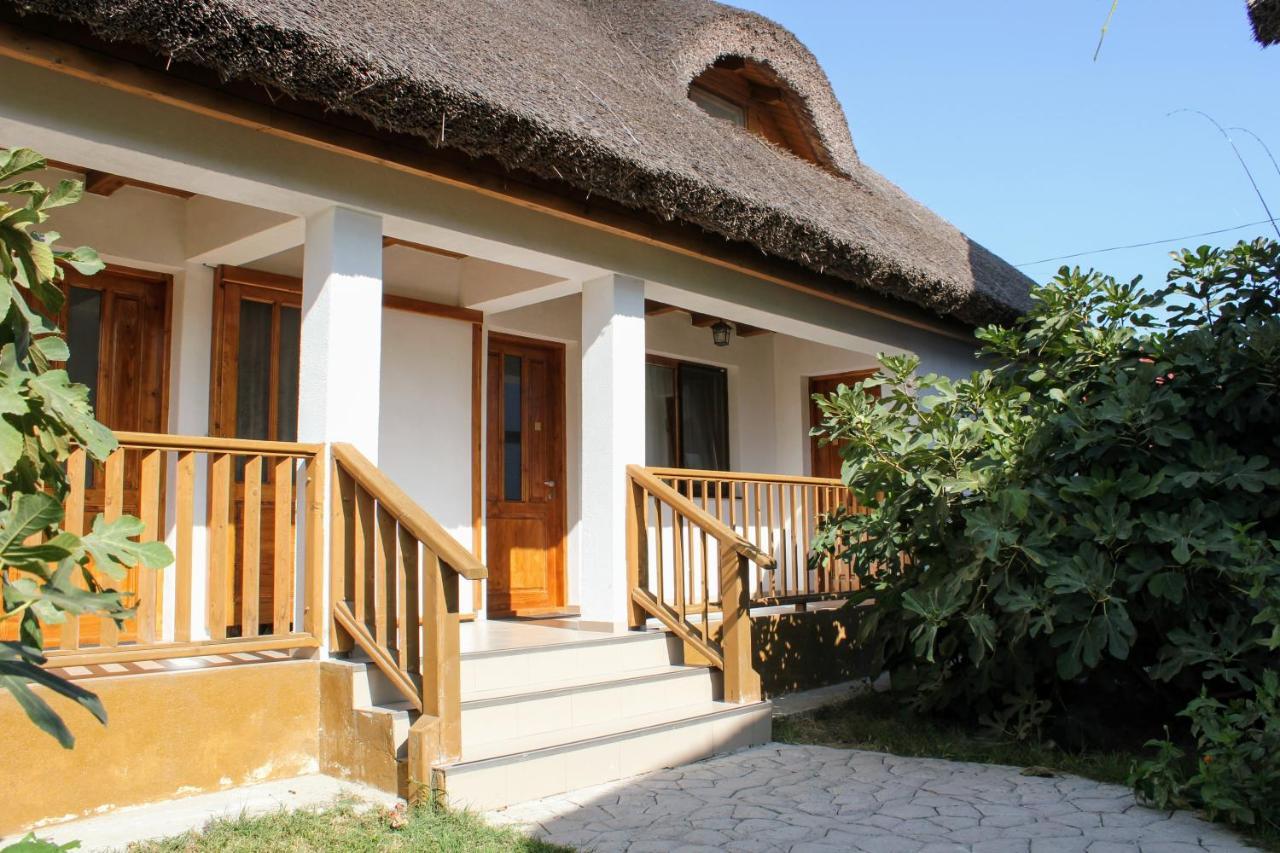 Cerdacul Cu Stuf Hotel Sfântu Gheorghe Buitenkant foto
