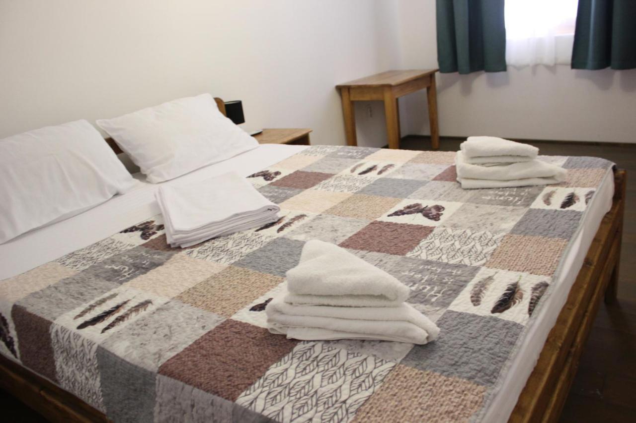 Cerdacul Cu Stuf Hotel Sfântu Gheorghe Buitenkant foto