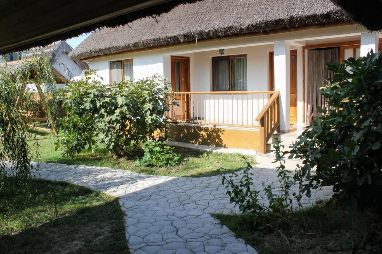Cerdacul Cu Stuf Hotel Sfântu Gheorghe Buitenkant foto
