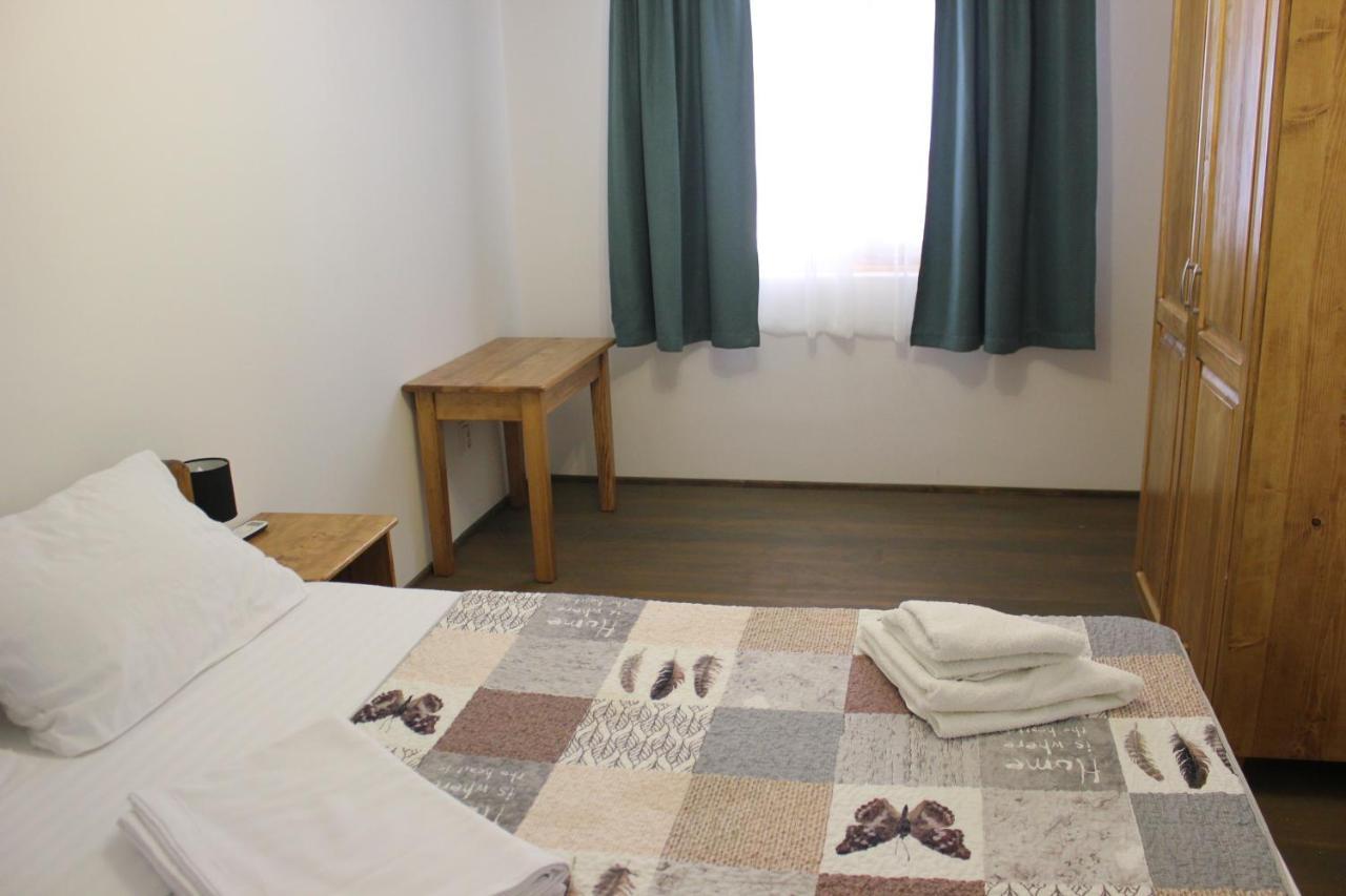 Cerdacul Cu Stuf Hotel Sfântu Gheorghe Buitenkant foto