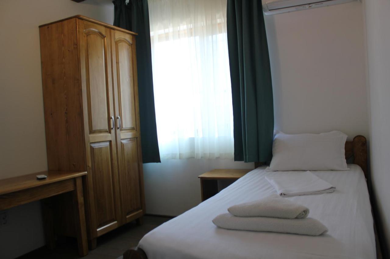 Cerdacul Cu Stuf Hotel Sfântu Gheorghe Buitenkant foto